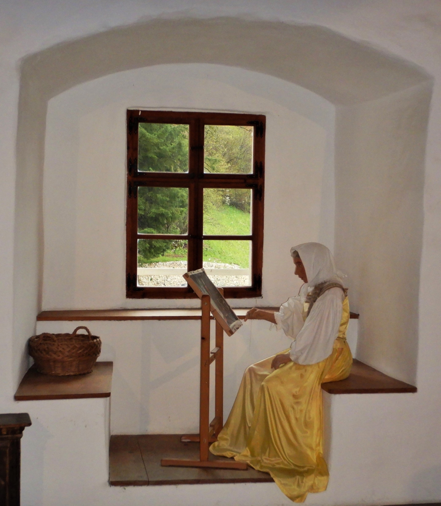 Frau am Fenster